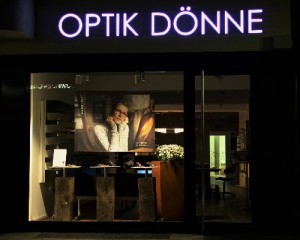 Geschäftsansicht nachts_Front